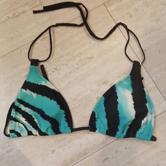 Body Glove Other - Body Glove Strappy Bikini Top